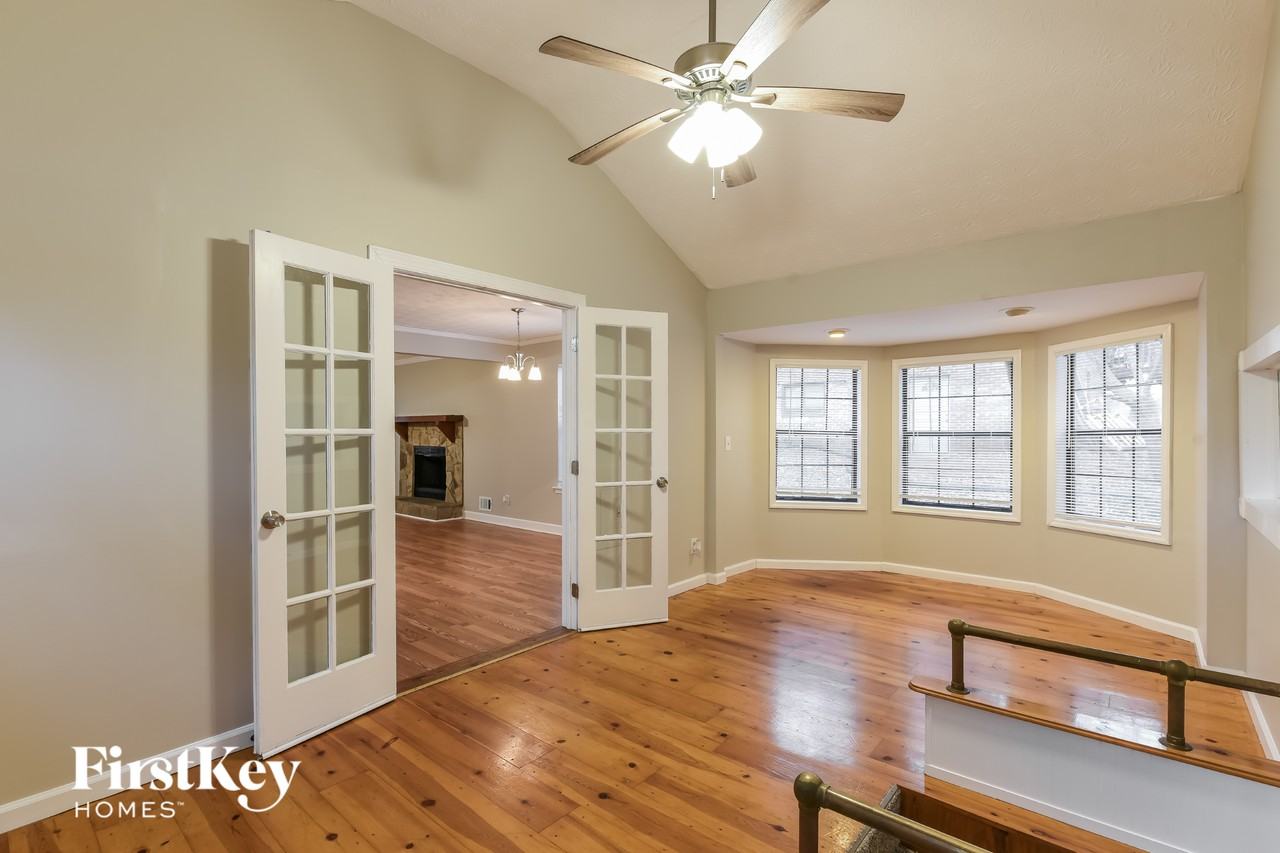 2763 Marcia Dr - Photo 4 of 15