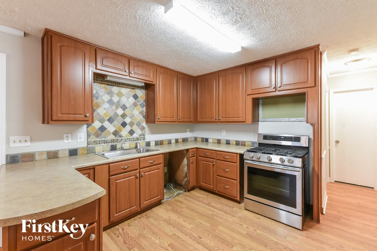 2763 Marcia Dr - Photo 5 of 15