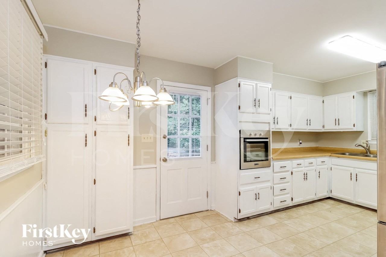 2407 Running Brook Dr - Photo 4 of 15