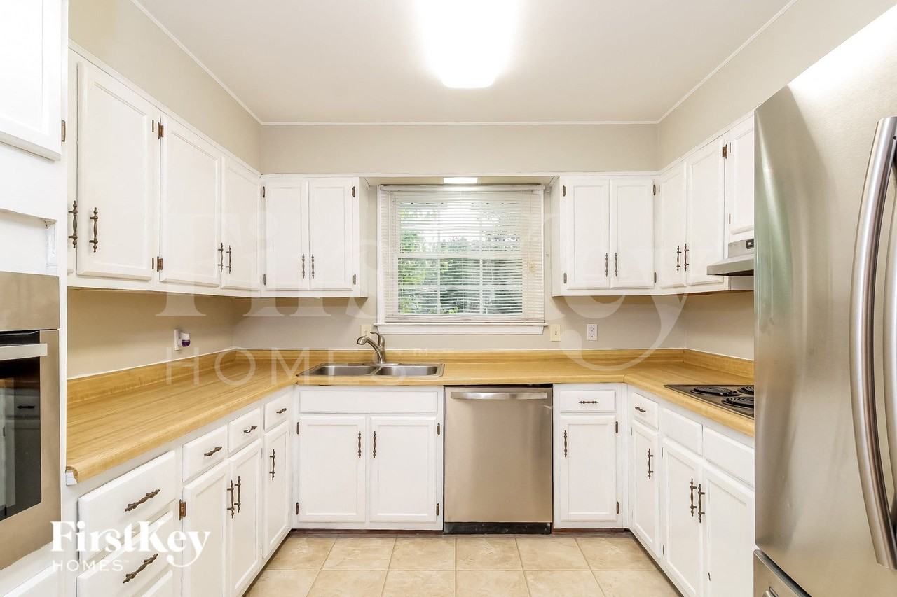 2407 Running Brook Dr - Photo 5 of 15