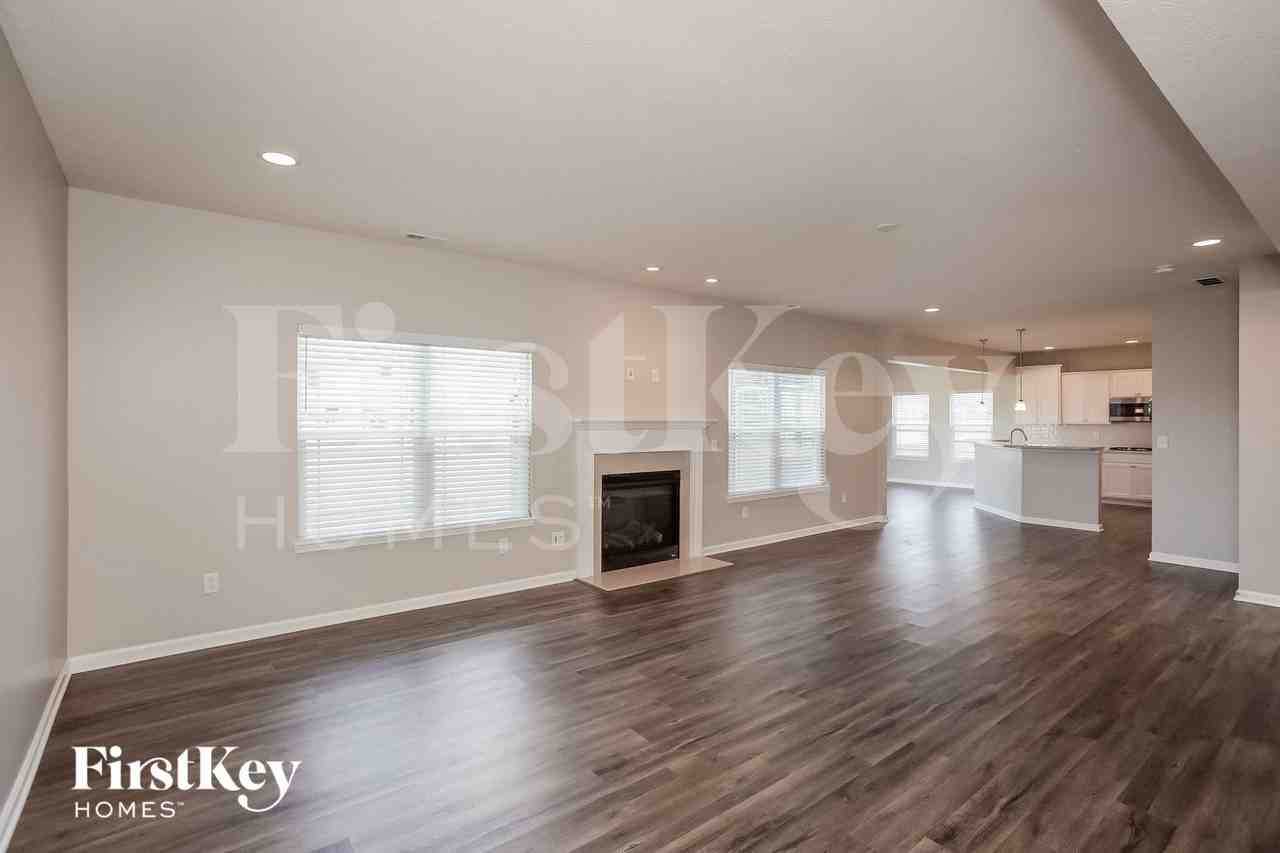 4618 W Otway Ln - Photo 3 of 15