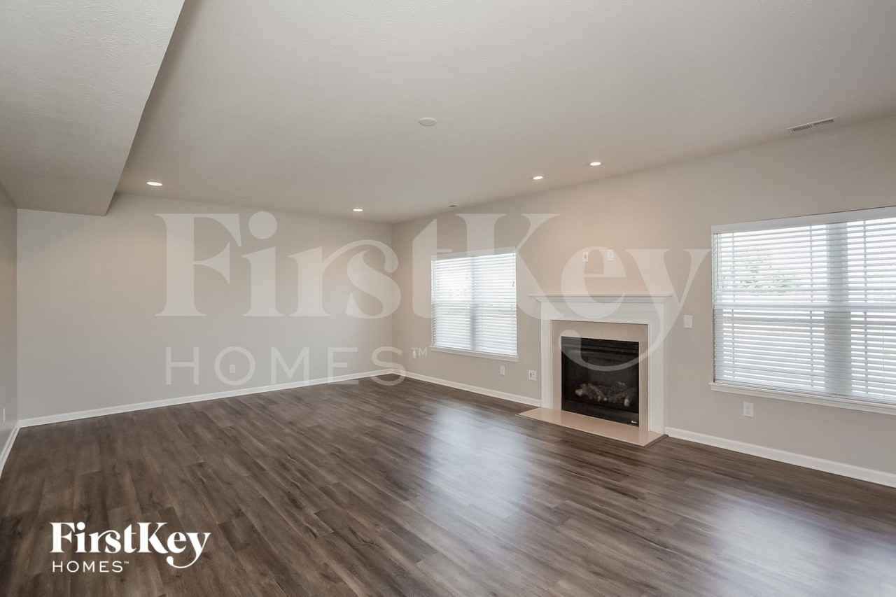 4618 W Otway Ln - Photo 4 of 15