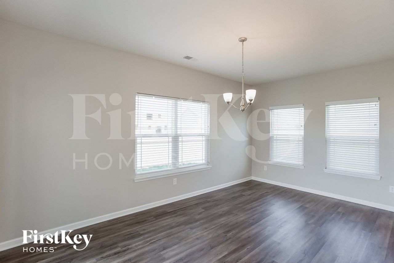 4618 W Otway Ln - Photo 5 of 15