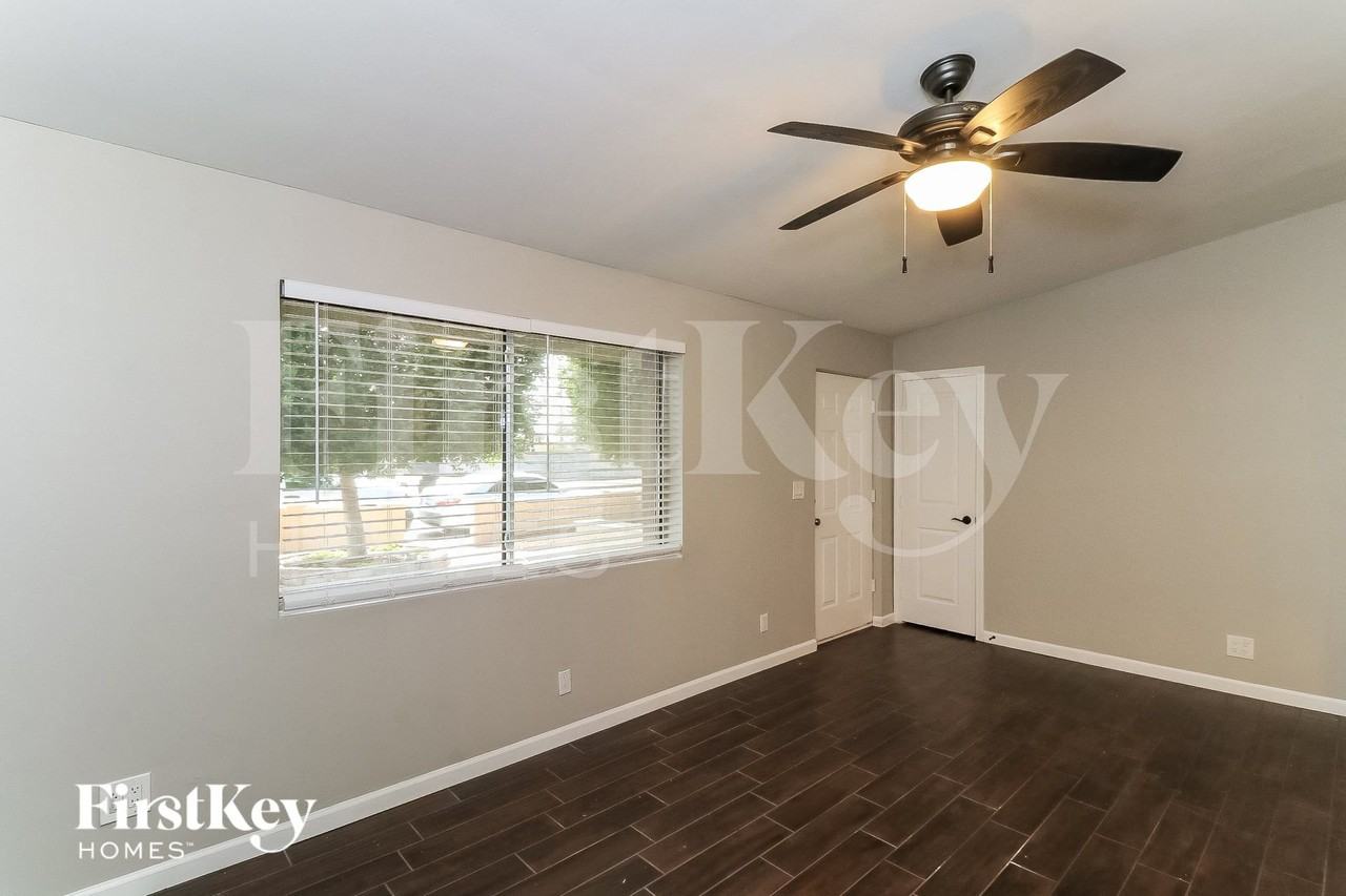 2206 E Arbor Cir - Photo 3 of 15