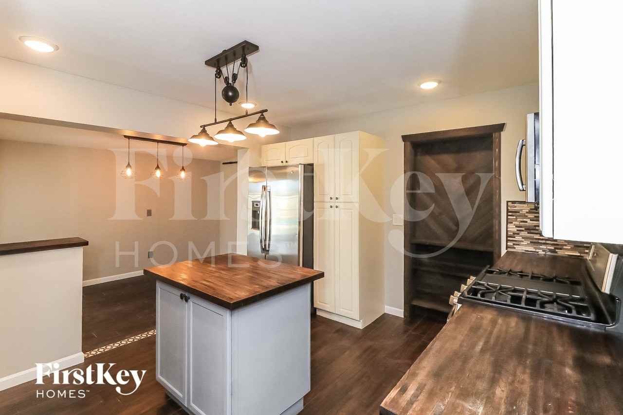 2206 E Arbor Cir - Photo 6 of 15