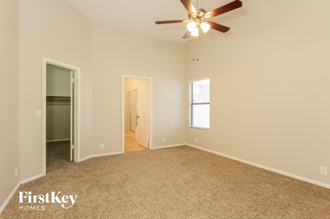 8764 W Laurel Ln - Photo 7 of 15