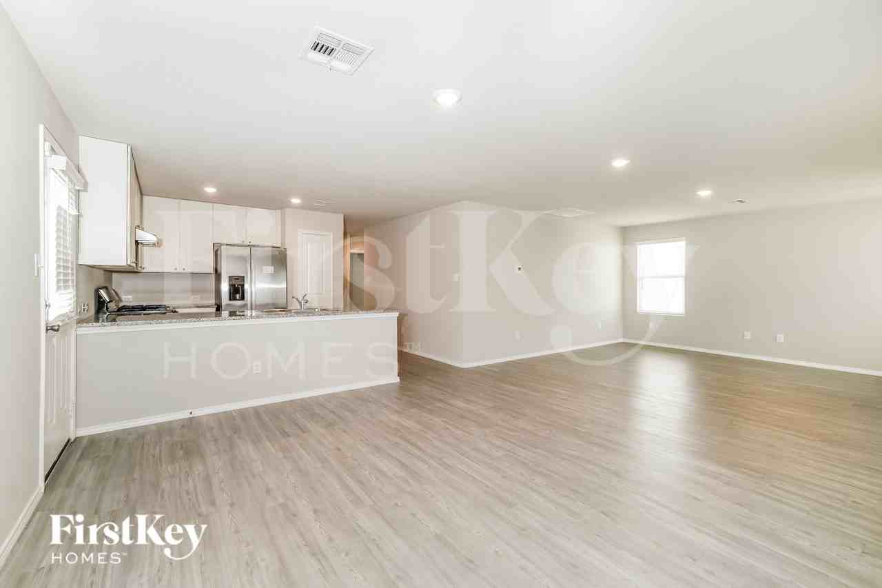 10786 Prusiner Dr - Photo 6 of 18