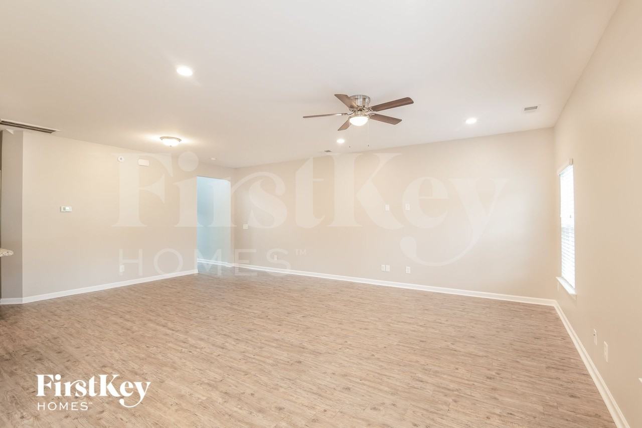 758 Redbud Ln - Photo 3 of 15