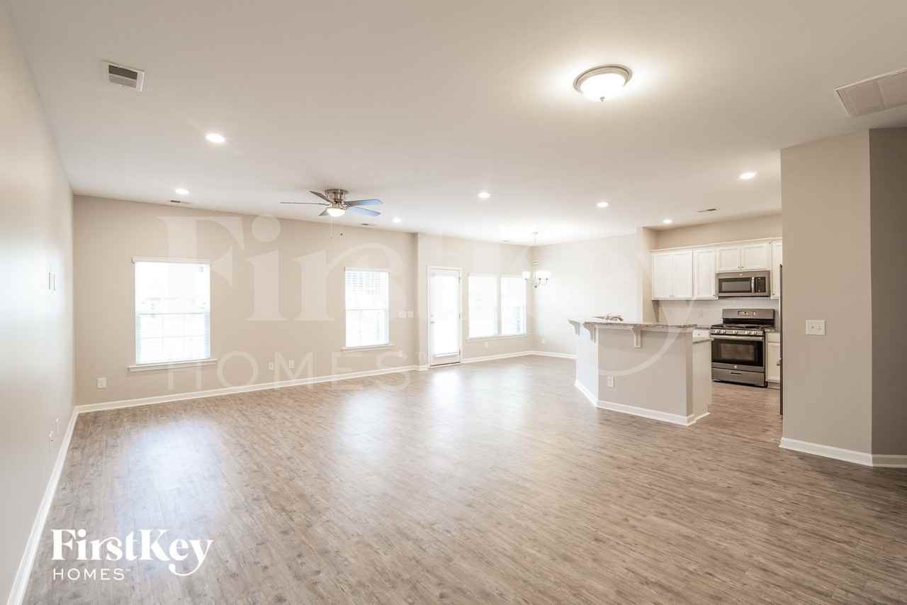 758 Redbud Ln - Photo 4 of 15