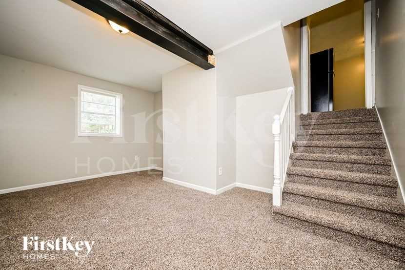 3031 Orbit Cir - Photo 3 of 16