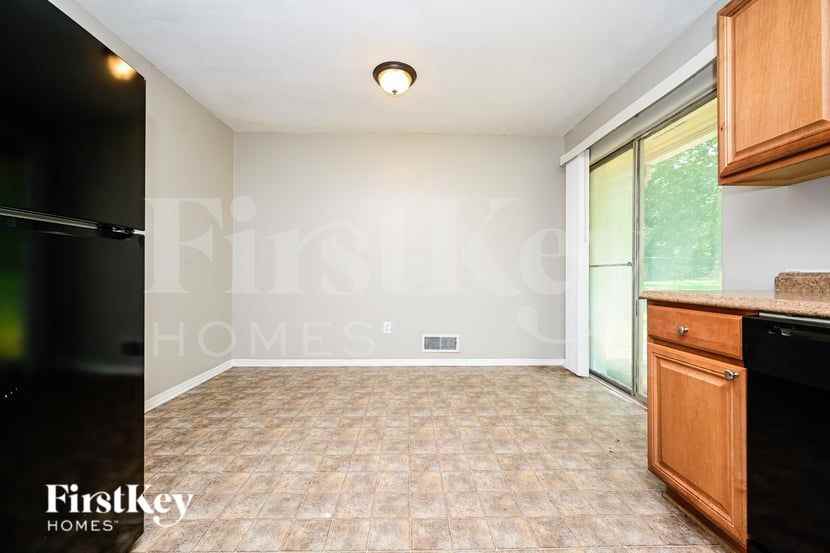 3031 Orbit Cir - Photo 4 of 16