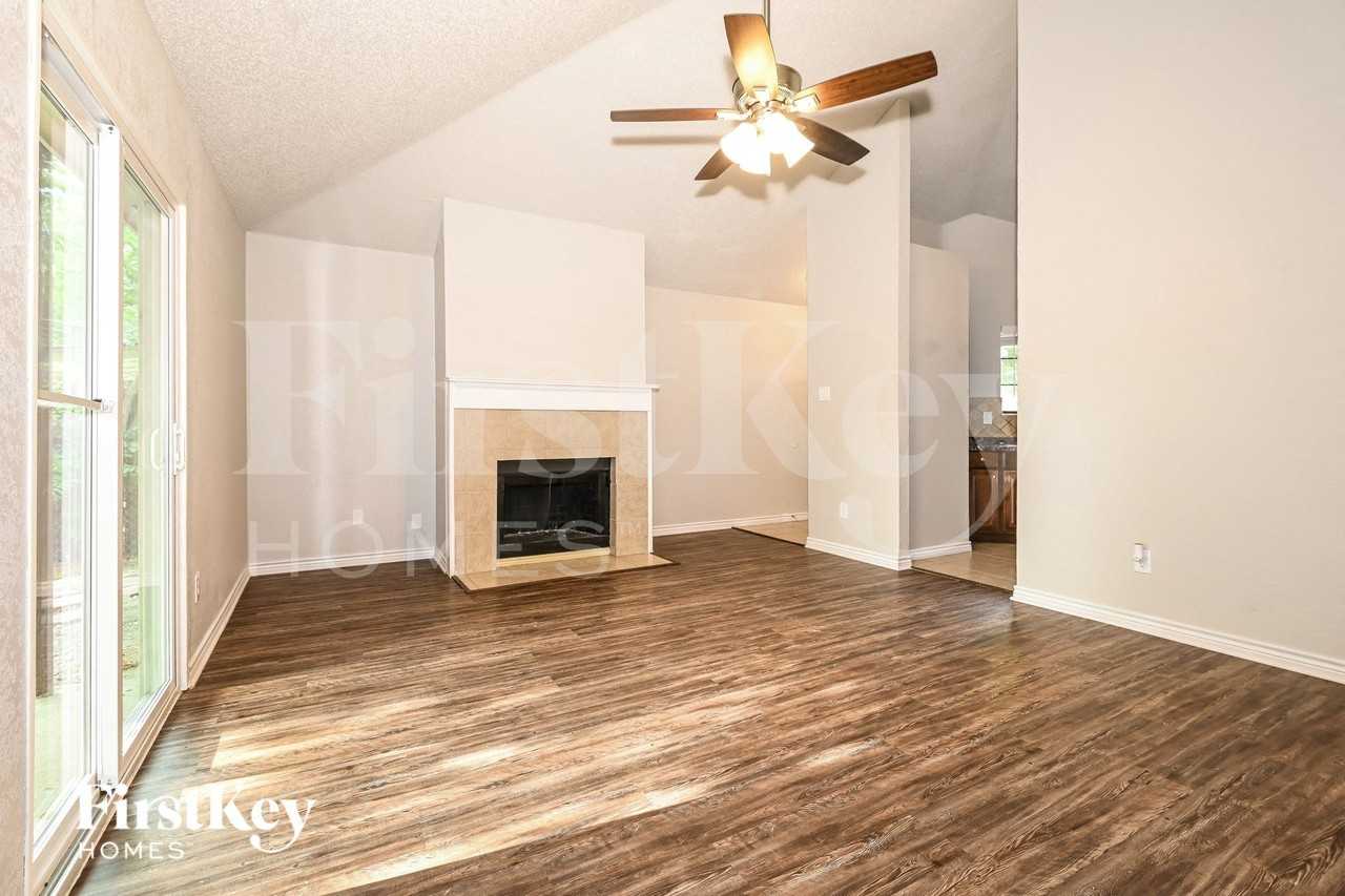4022 Rustic Trl - Photo 4 of 15