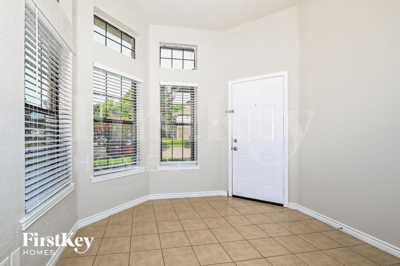 4022 Rustic Trl - Photo 5 of 15