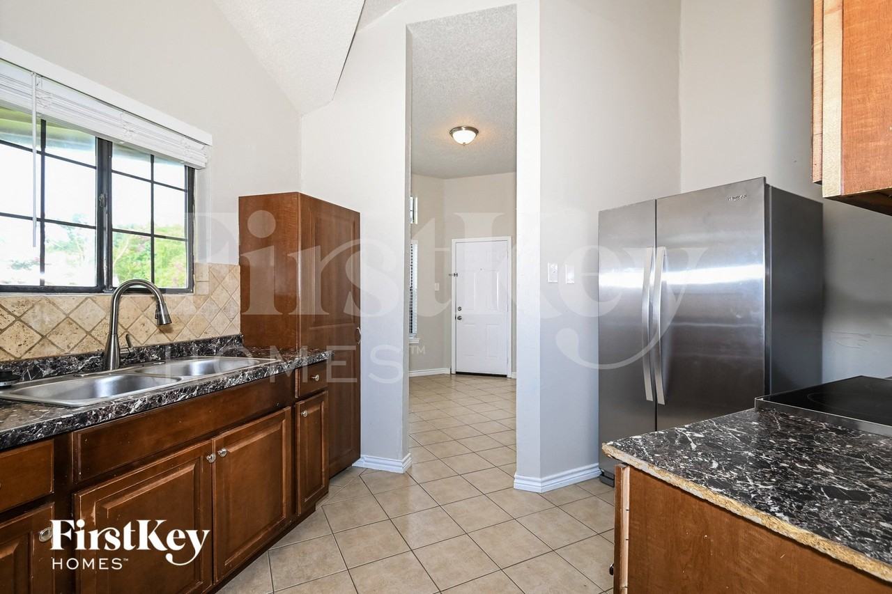 4022 Rustic Trl - Photo 6 of 15