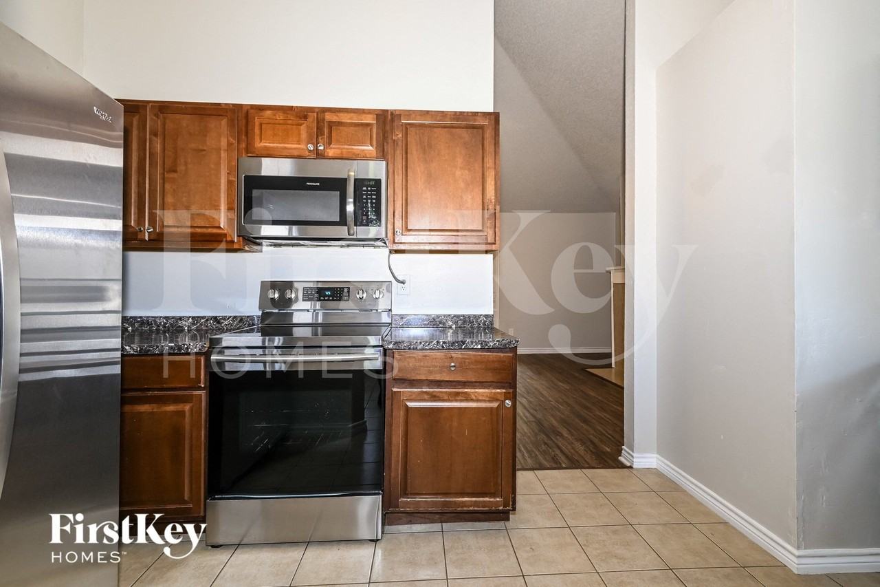 4022 Rustic Trl - Photo 7 of 15