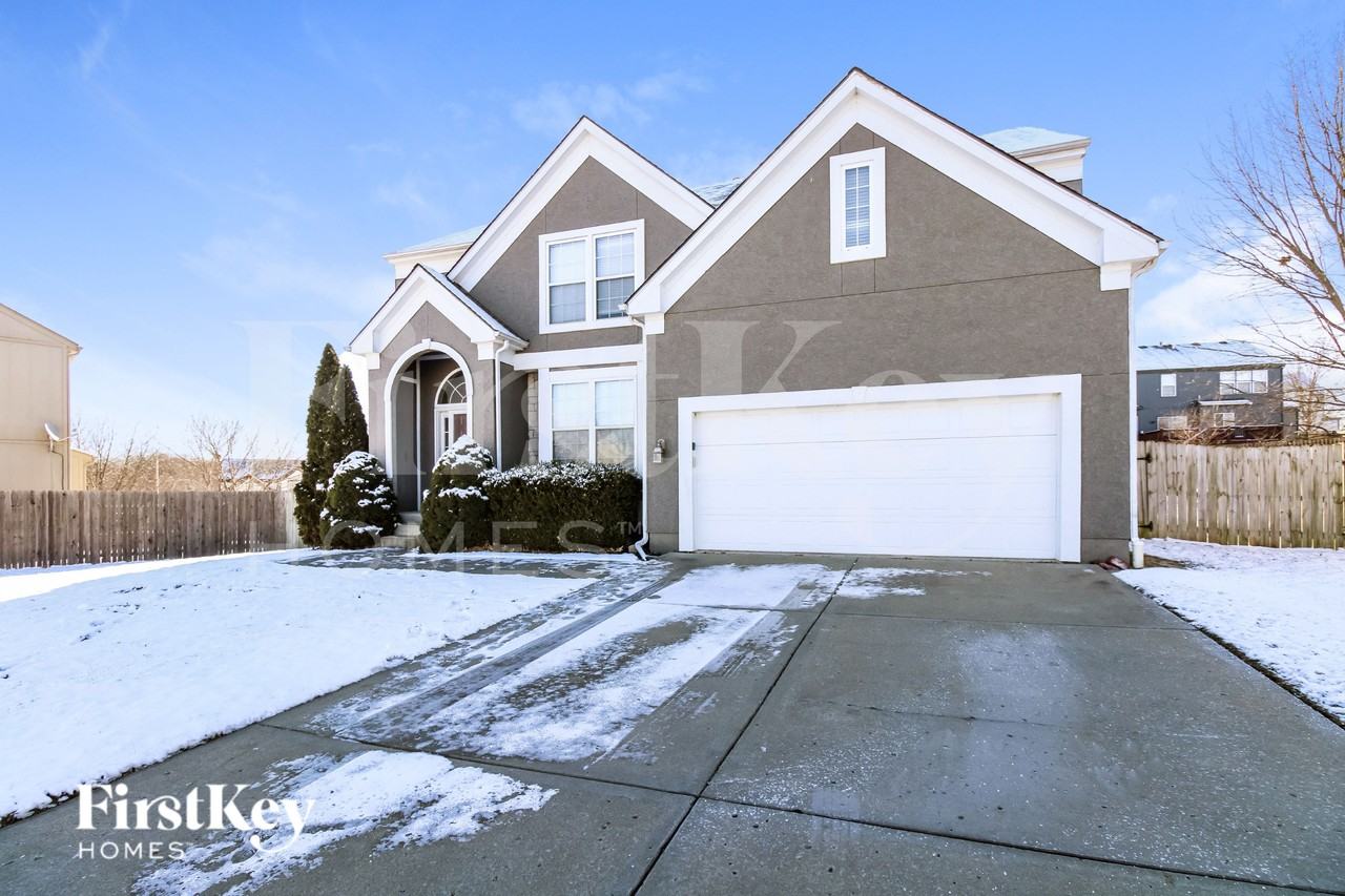 909 Ne 93rd Ct - Photo 2 of 15