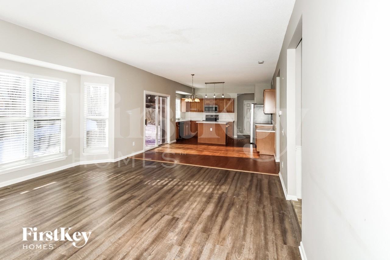 909 Ne 93rd Ct - Photo 3 of 15