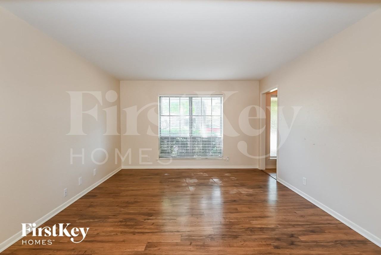3002 Harlan Dr - Photo 3 of 15