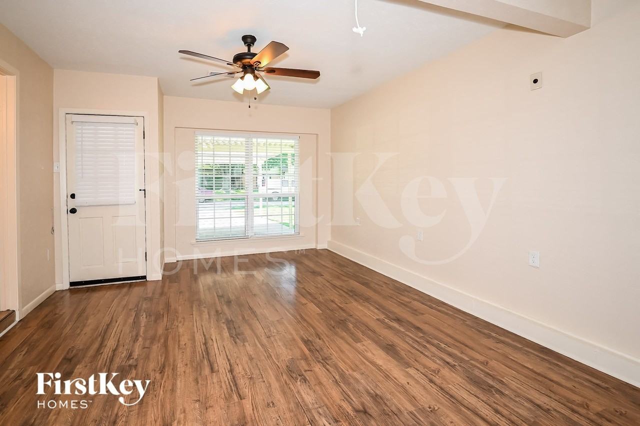 3002 Harlan Dr - Photo 7 of 15