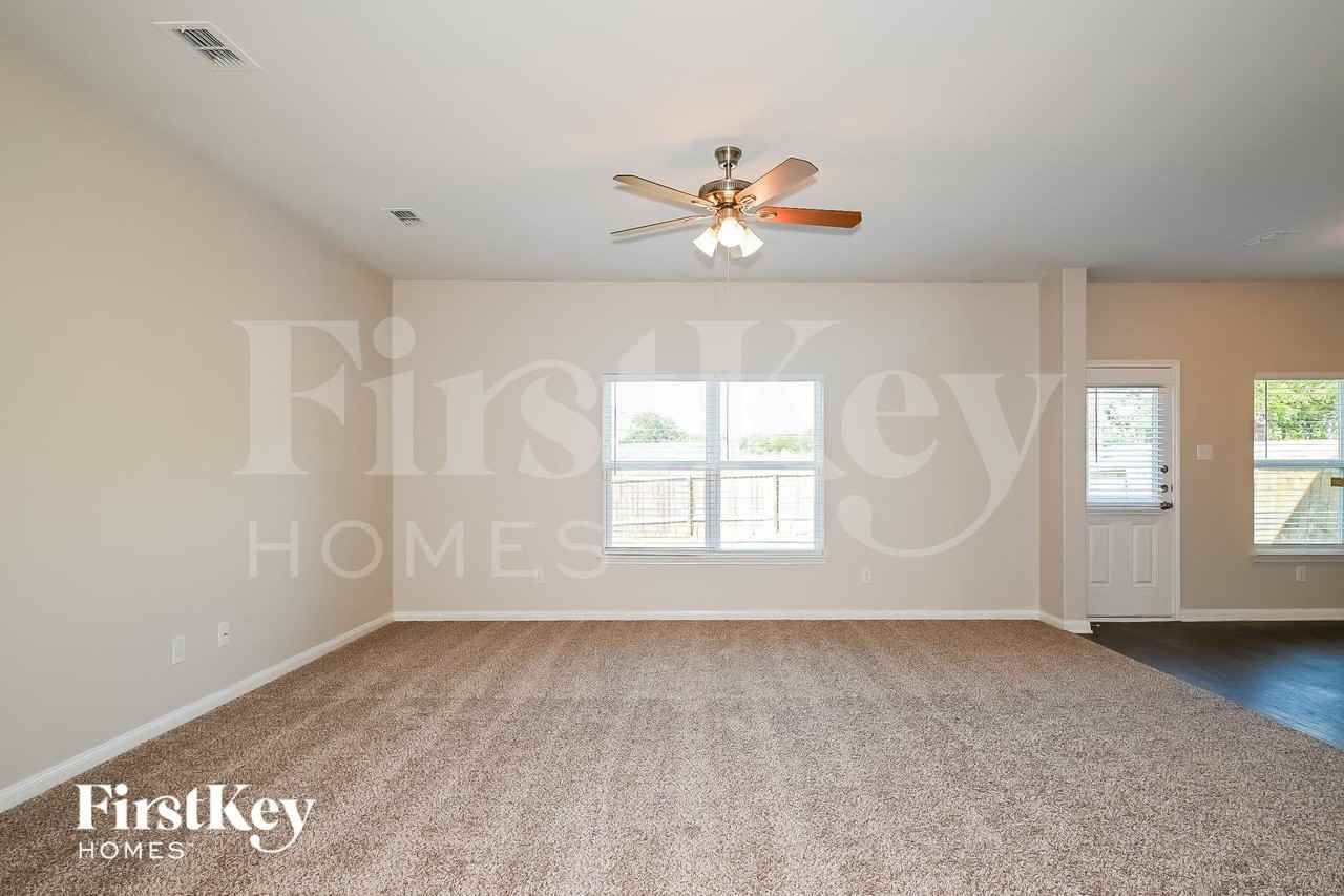 14281 Bridgeview Ln - Photo 2 of 16