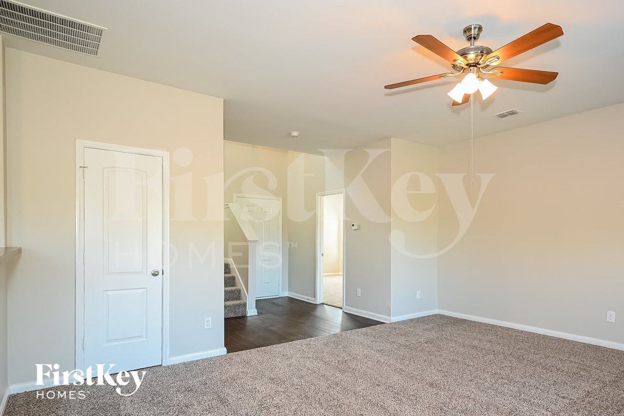 14281 Bridgeview Ln - Photo 3 of 16