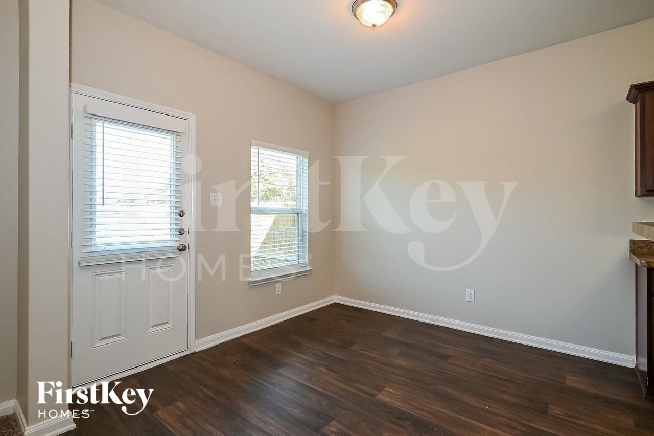 14281 Bridgeview Ln - Photo 4 of 16