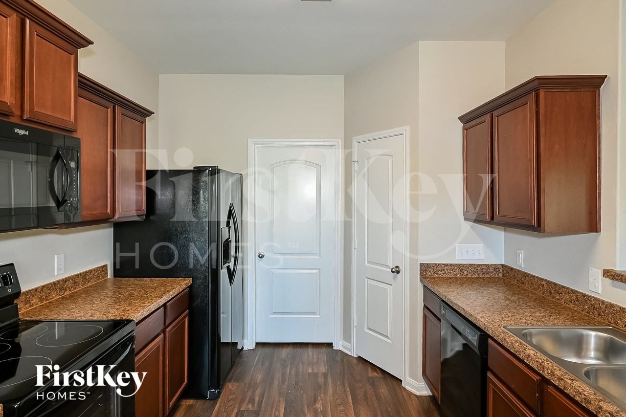 14281 Bridgeview Ln - Photo 5 of 16