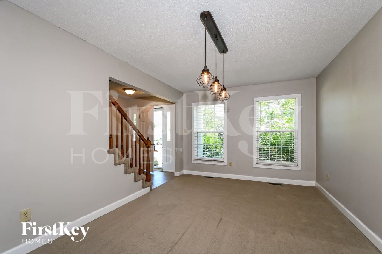 115 Gunston Hall Dr - Photo 2 of 15