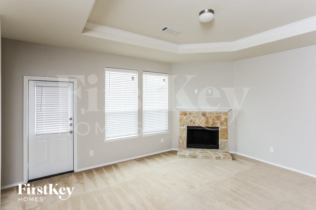 2042 Avondown Rd - Photo 2 of 16