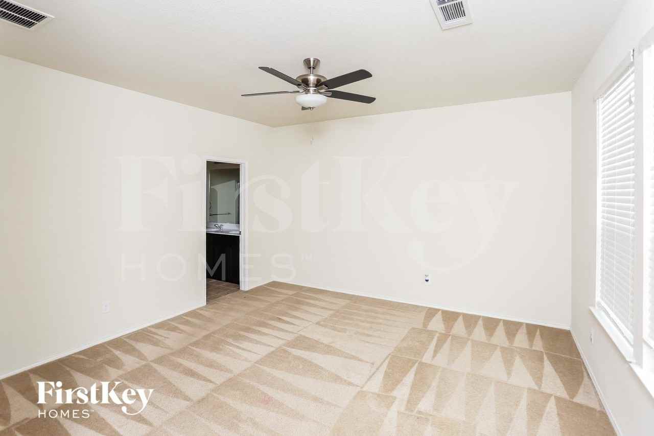 2042 Avondown Rd - Photo 6 of 16