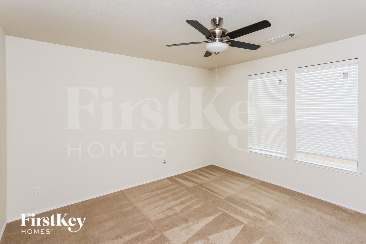 2042 Avondown Rd - Photo 7 of 16