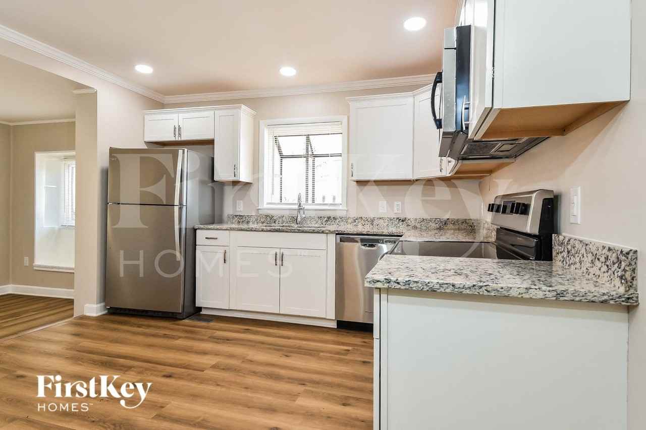 2703 Wynnewood Dr - Photo 3 of 15