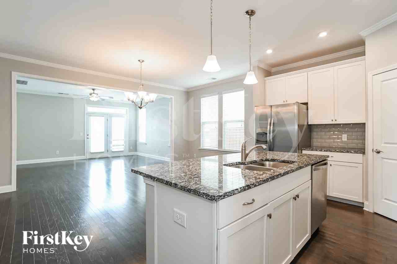 112 Keats Aly - Photo 5 of 16