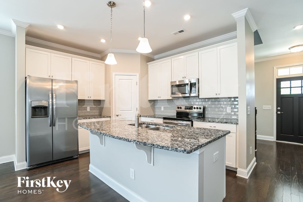 112 Keats Aly - Photo 6 of 16