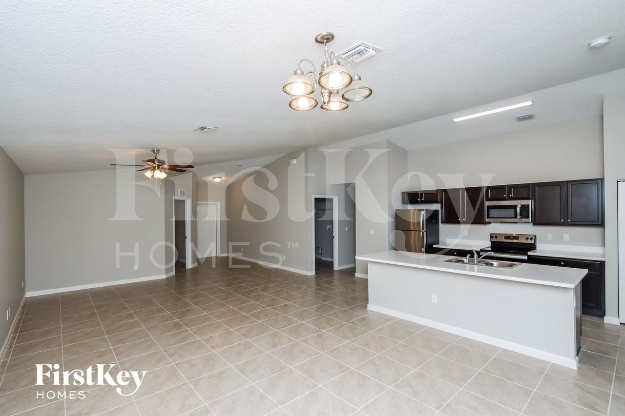 1167 Tarleton St Se - Photo 4 of 15