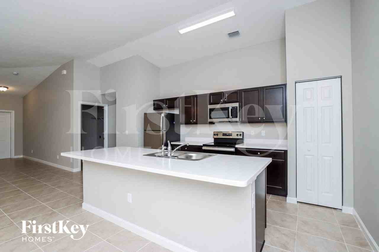 1167 Tarleton St Se - Photo 5 of 15
