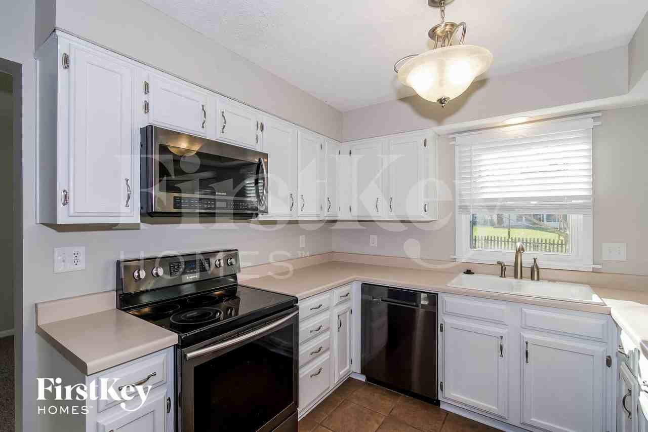12510 Bentley Blvd - Photo 4 of 15