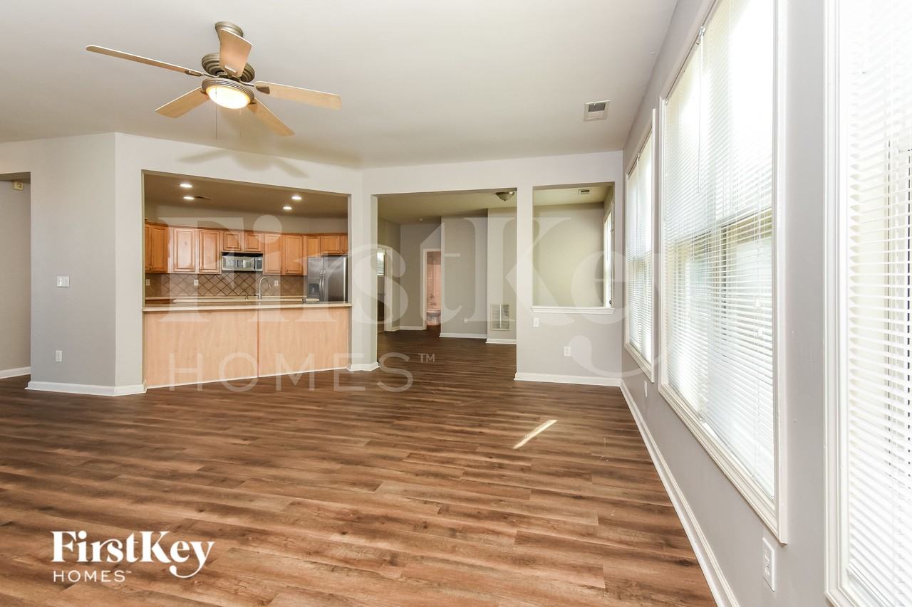 3075 Highgreen Trl - Photo 4 of 15