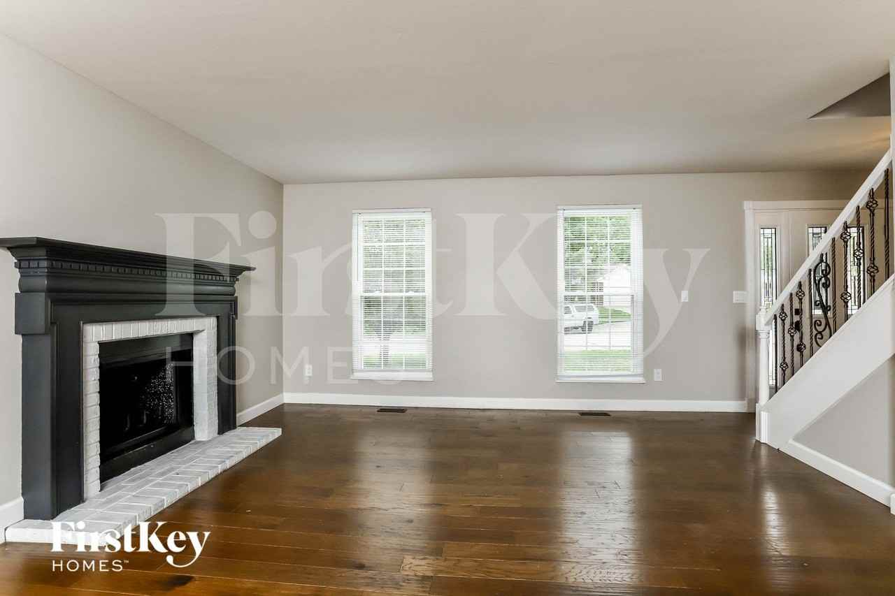 4 Winslow Ct - Photo 3 of 15