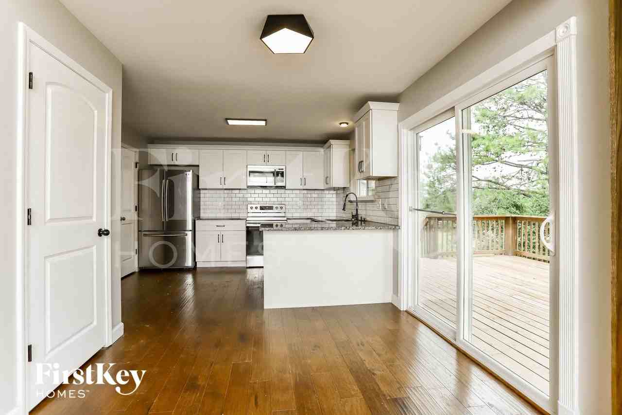 4 Winslow Ct - Photo 5 of 15