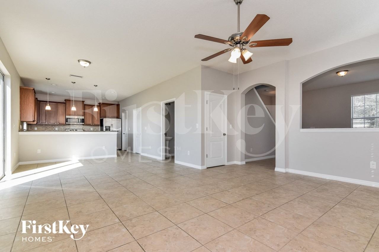 561 Vista Ridge Dr - Photo 3 of 15