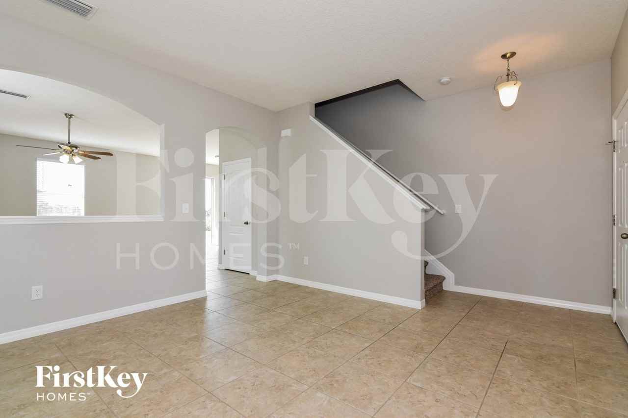 561 Vista Ridge Dr - Photo 4 of 15