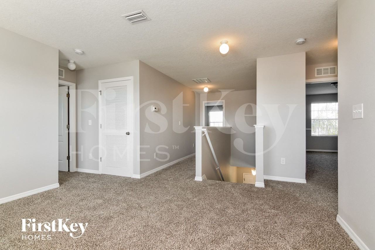 561 Vista Ridge Dr - Photo 7 of 15