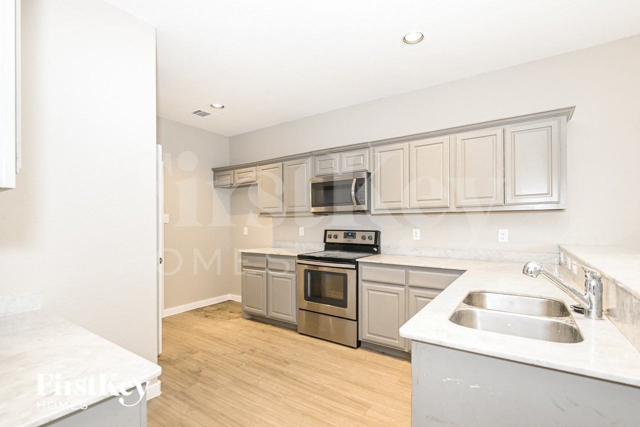 9935 Rio Doso Dr - Photo 4 of 15