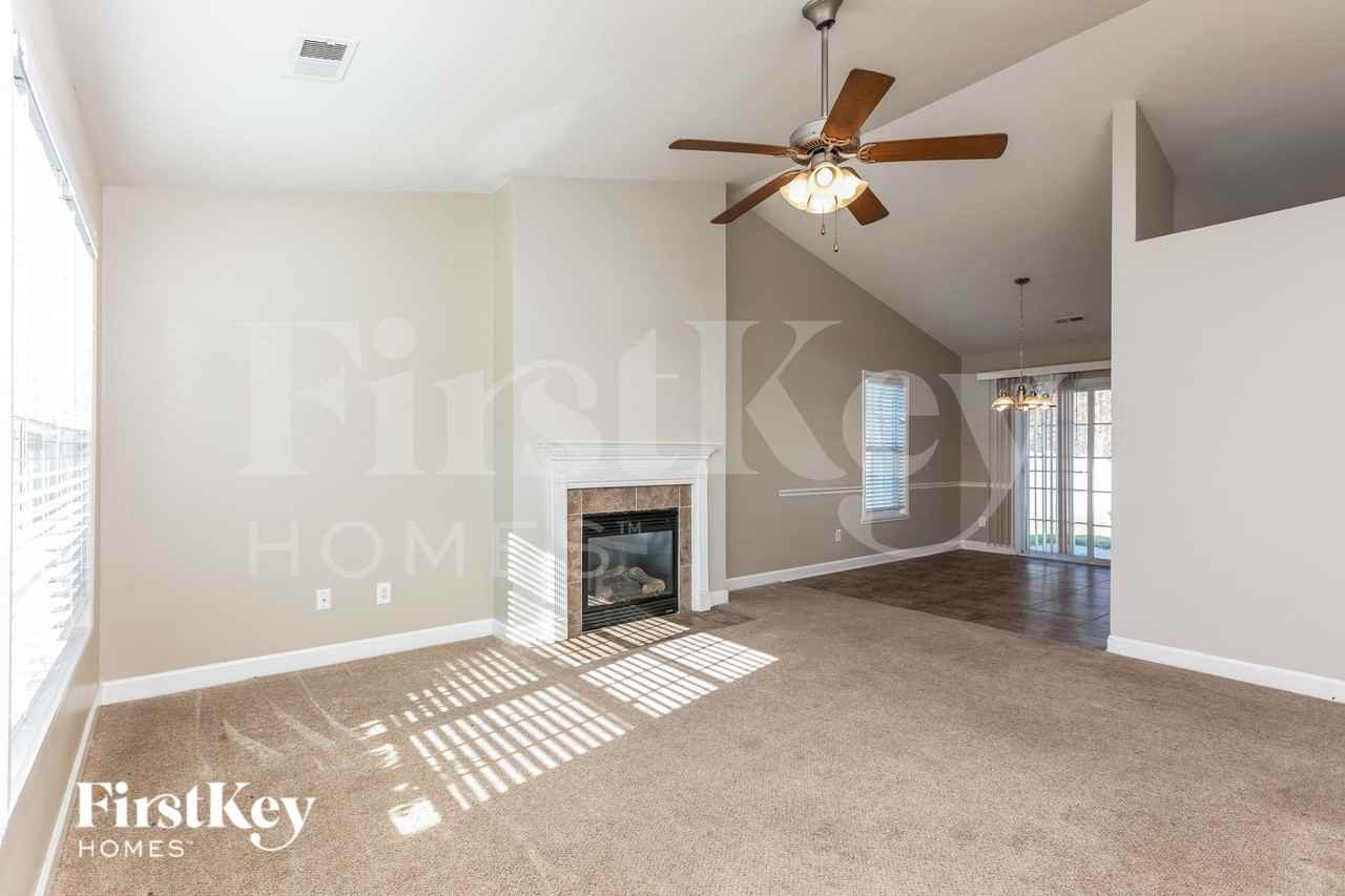 5810 Sycamore Glen Rd - Photo 2 of 15