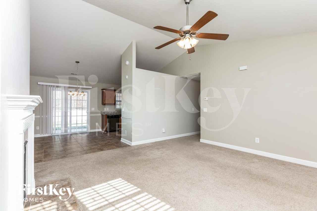 5810 Sycamore Glen Rd - Photo 3 of 15