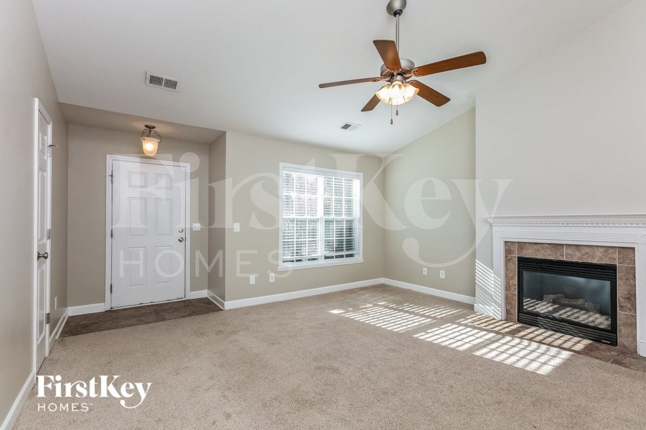 5810 Sycamore Glen Rd - Photo 5 of 15