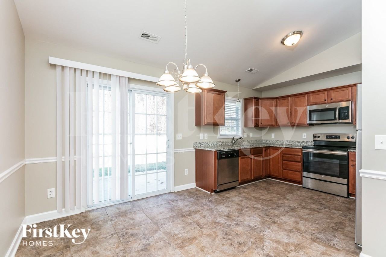 5810 Sycamore Glen Rd - Photo 6 of 15