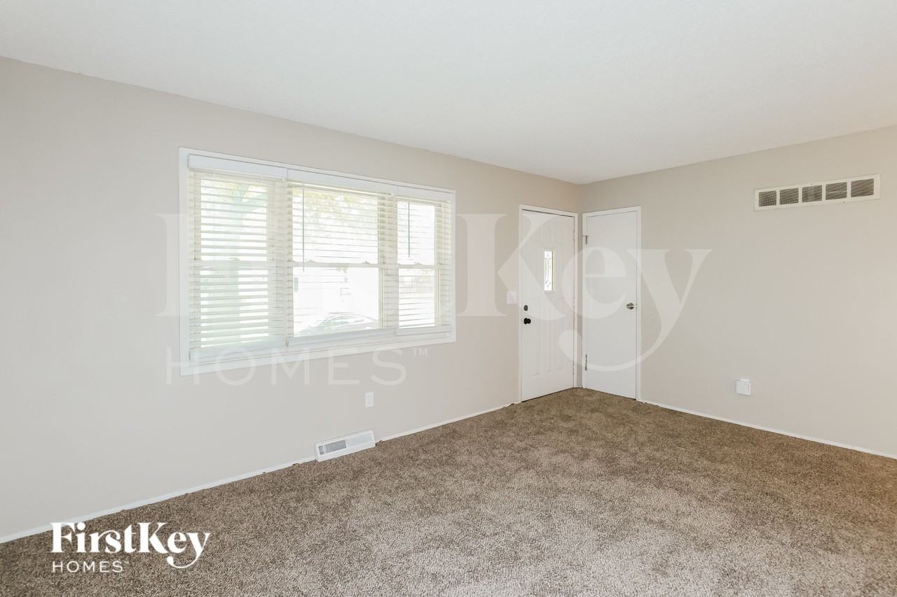 5620 N Potter Ave - Photo 2 of 16