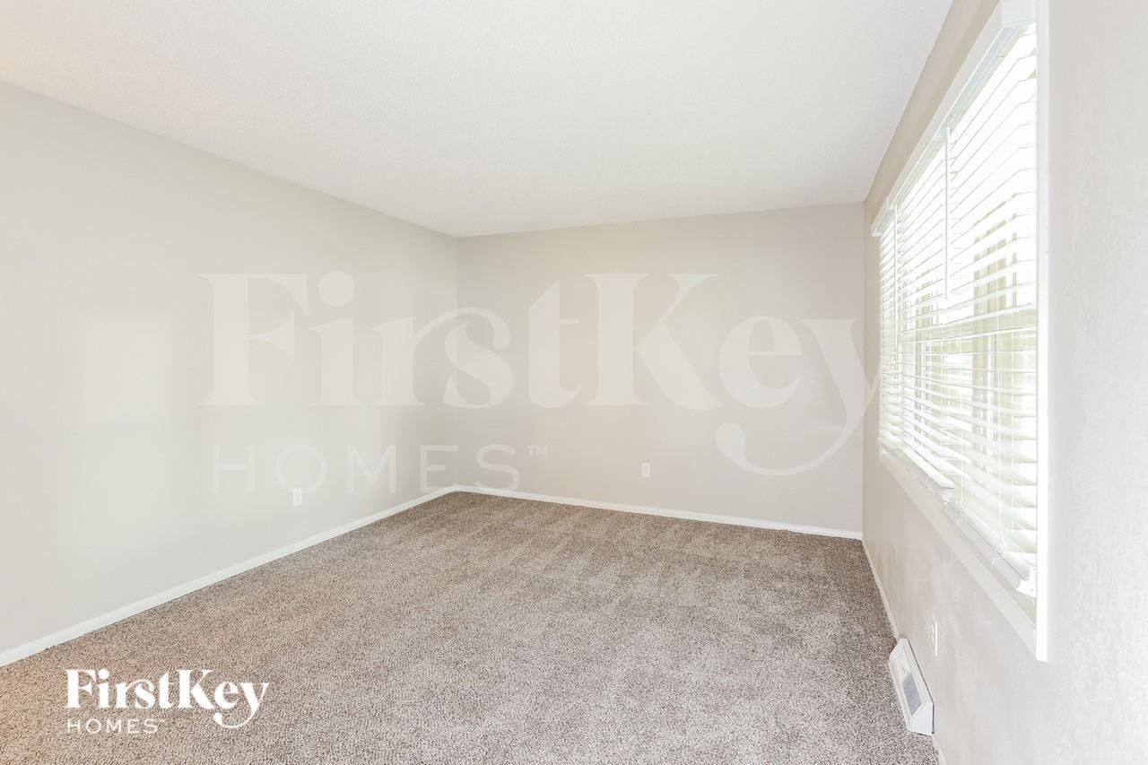 5620 N Potter Ave - Photo 4 of 16